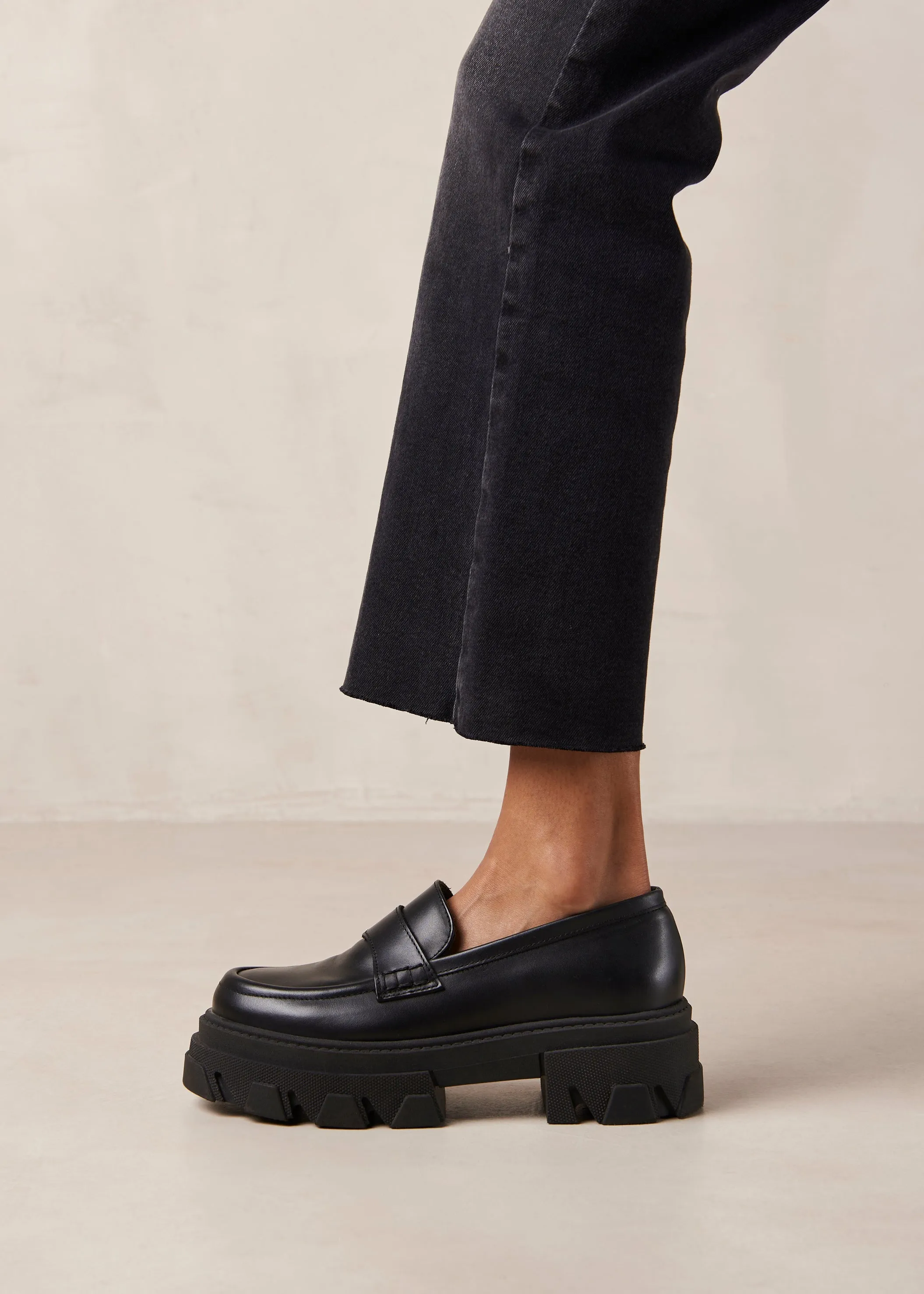 Trailblazer Black Leather Loafers